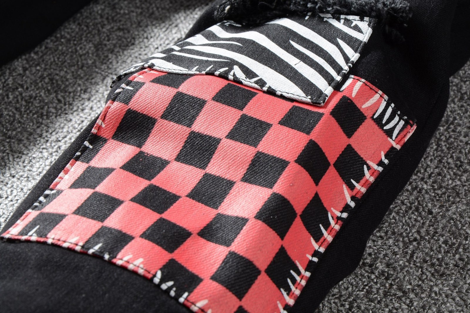 Men Patchwork ripped pants - Image 4