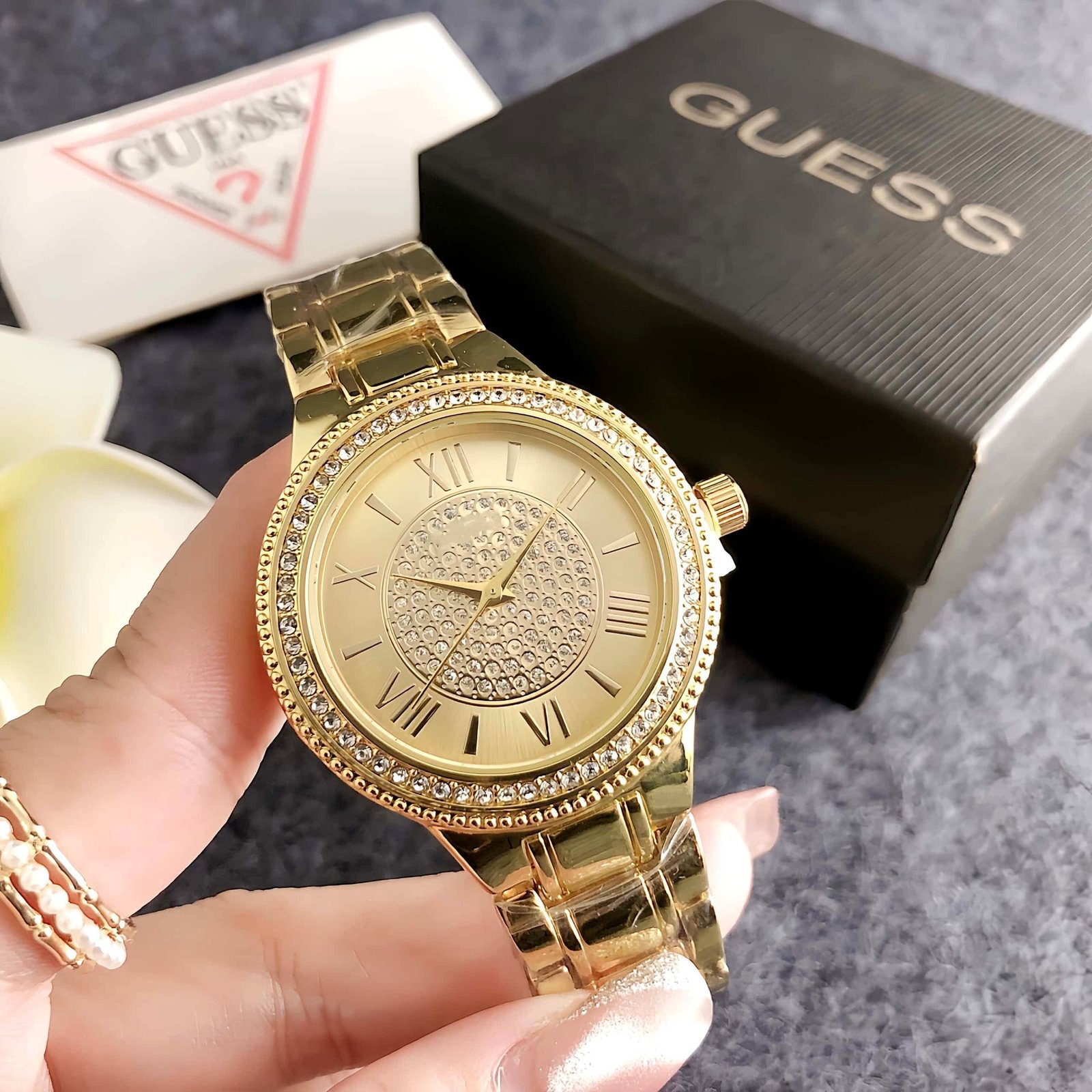Sleek Watch With A Large Dial for Women - Image 3
