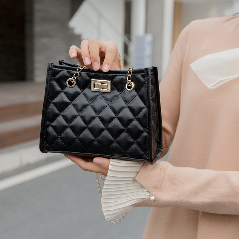 Mini Chain Shoulder Bag - Image 6