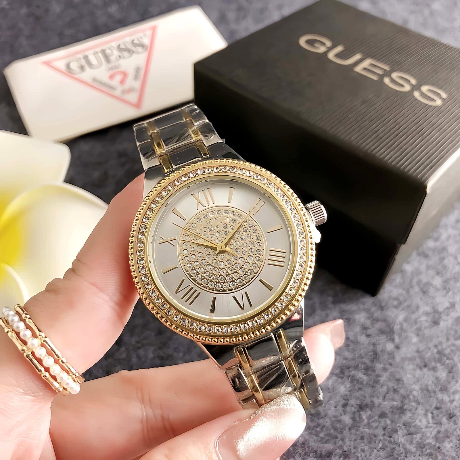 Sleek Watch With A Large Dial for Women - Image 7