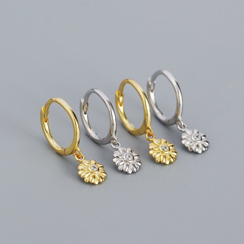 Fashionable And Minimalist Floral Ear Clips For Women - Image 5
