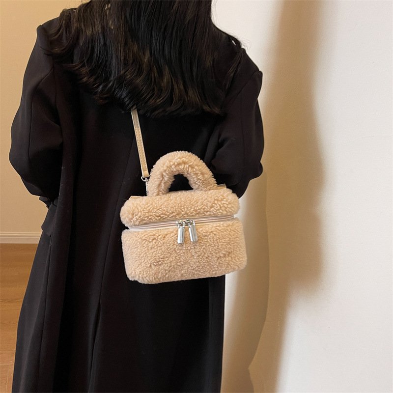 Autumn And Winter Lamb Wool Niche Popular Women's Bags Plush Portable - Image 10
