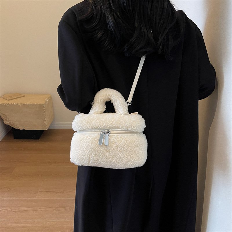 Autumn And Winter Lamb Wool Niche Popular Women's Bags Plush Portable - Image 7