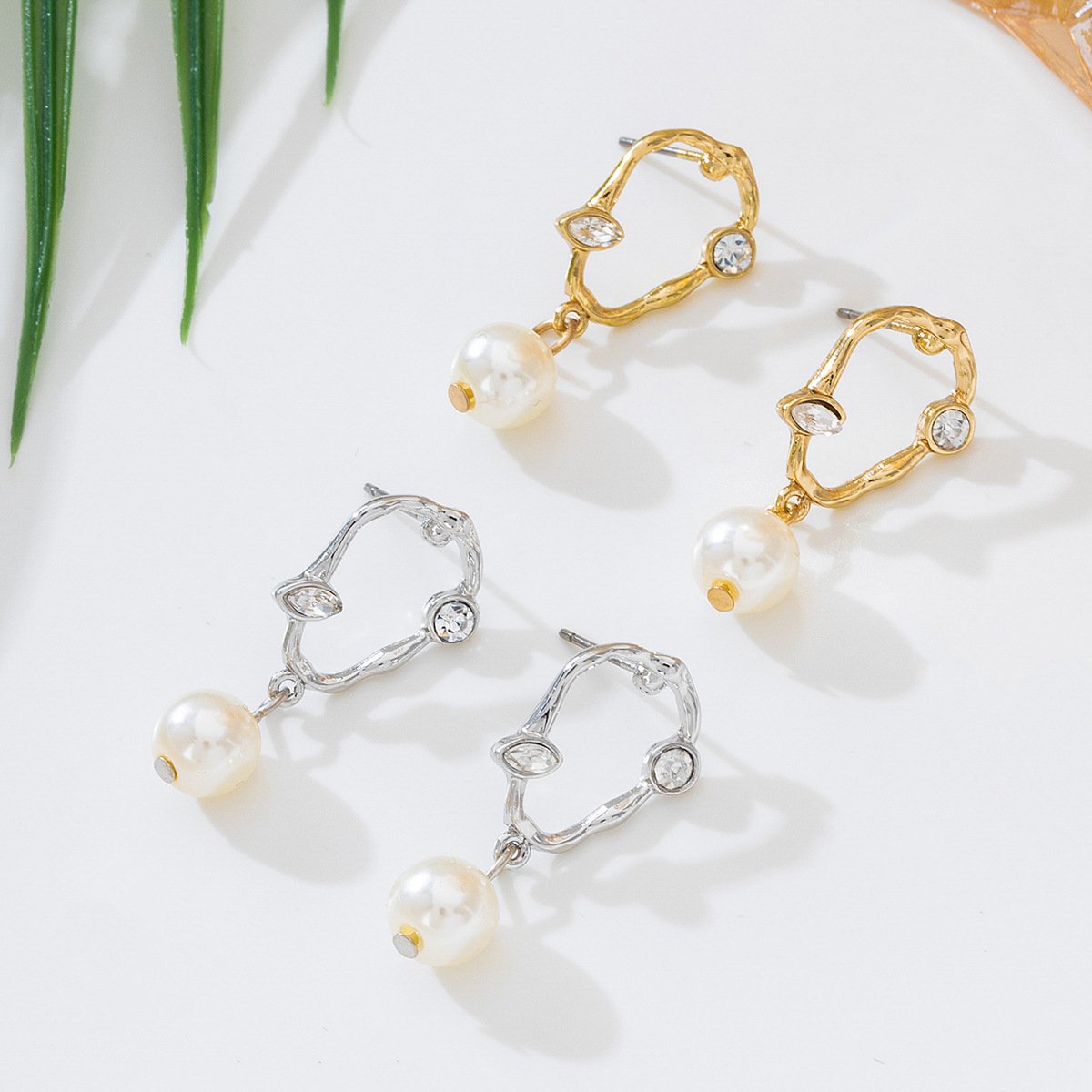 Ins Style Twisted Earrings, Exquisite Rhinestone Pearl Stud Earrings, Versatile Temperament Daily Commute Jewelry For Girls