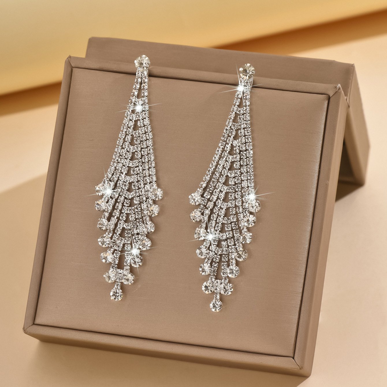 Exaggerated And Dazzling Geometric Rhombus Earrings With Full Rhinestones For Women, Fashionable And High-End Rhinestone Tassel Earrings - Image 4