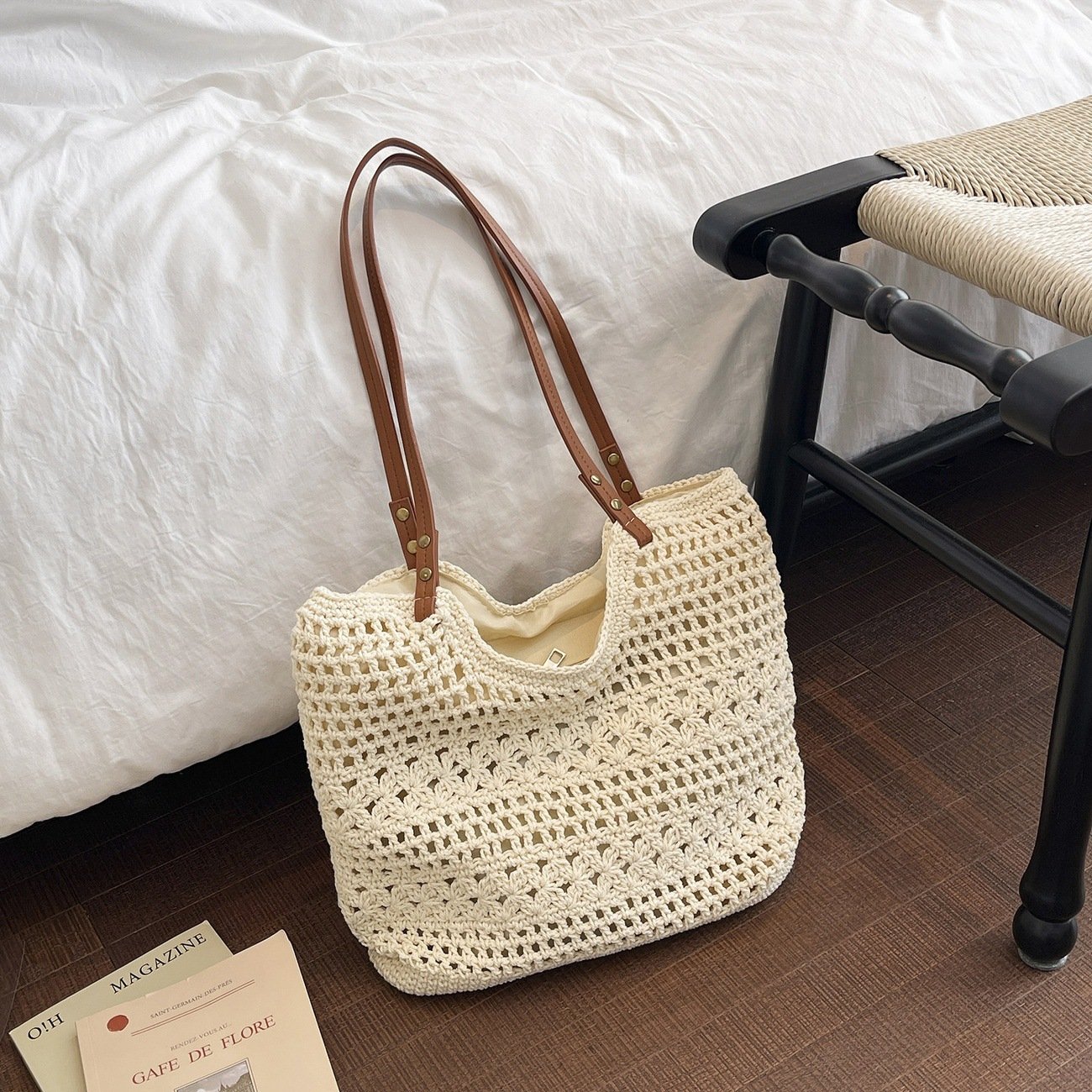 Hollow-out Straw Beach Bag For Seaside Vacations - Image 5