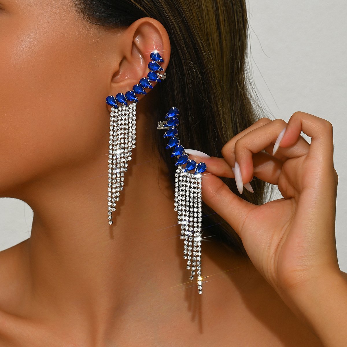 European And American New Fashion Light Luxury High-End Rhinestone Tassel Earrings, Ear Clips, Integrated Earrings, Long Style, Sweet And Cool, Versatile - Image 2