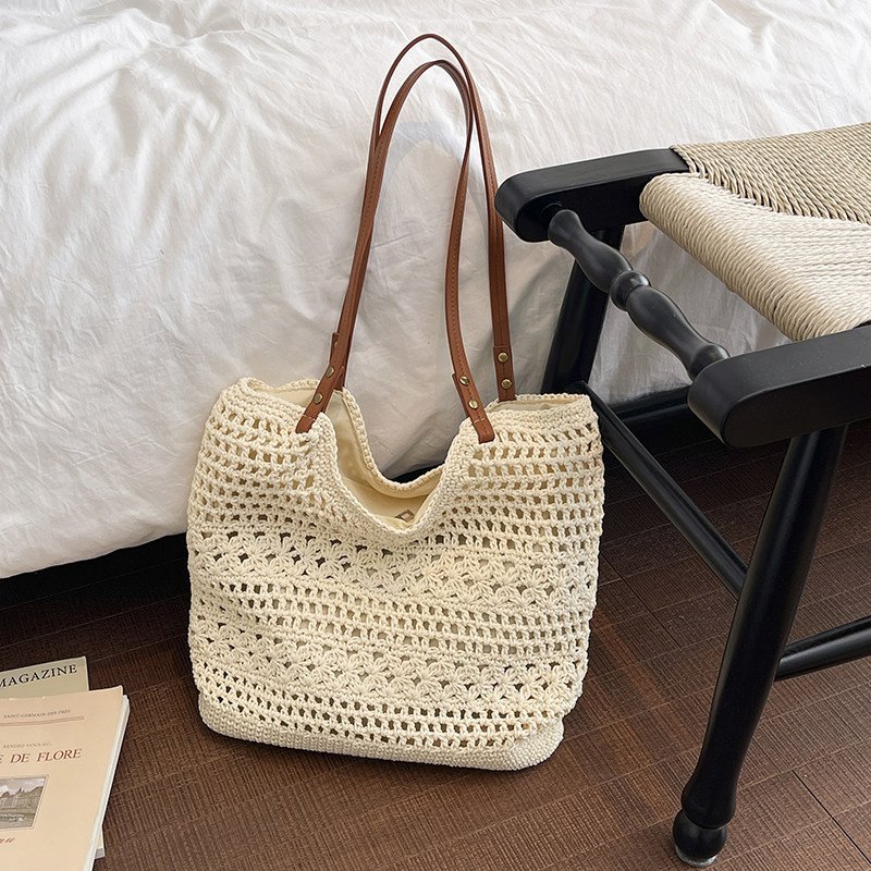 Hollow-out Straw Beach Bag For Seaside Vacations - Image 2