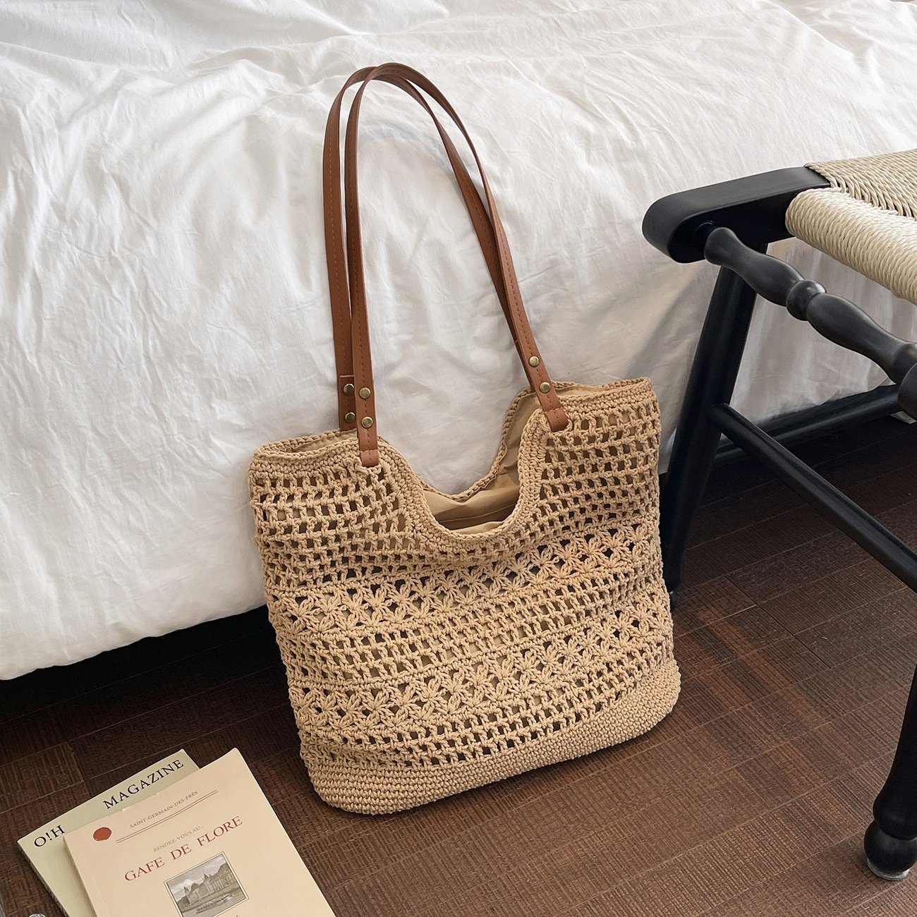 Hollow-out Straw Beach Bag For Seaside Vacations - Image 3