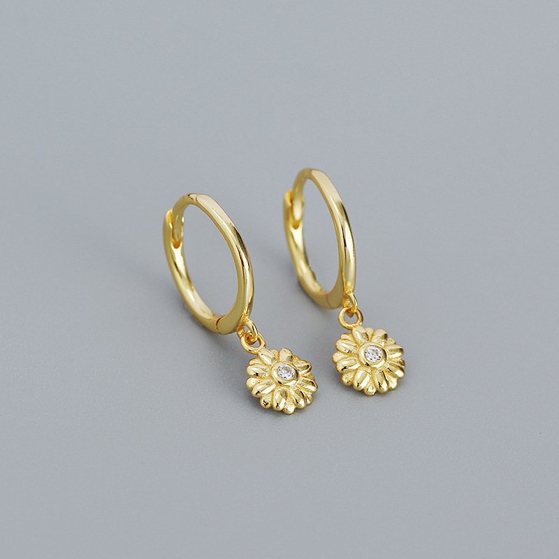 Fashionable And Minimalist Floral Ear Clips For Women - Image 3