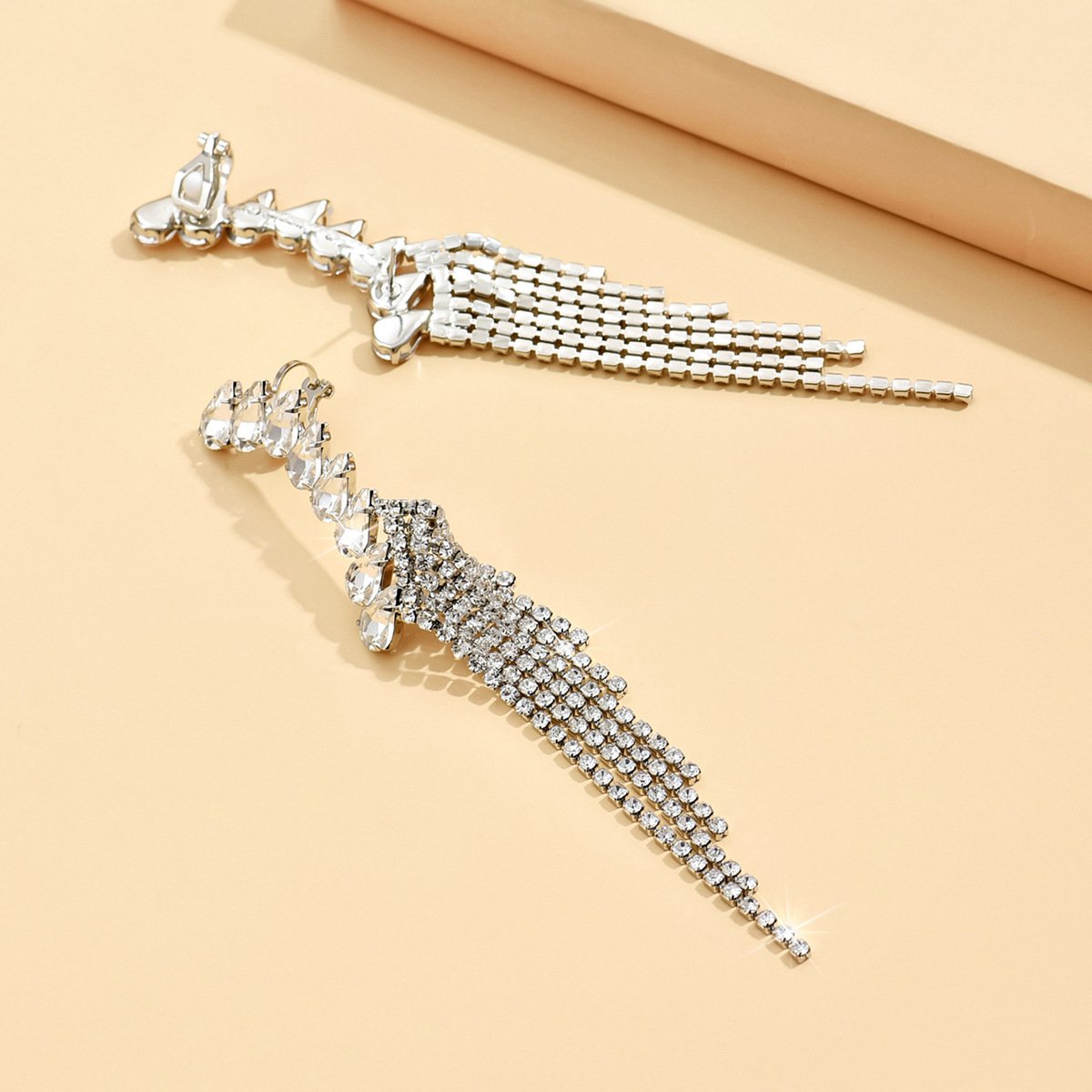 European And American New Fashion Light Luxury High-End Rhinestone Tassel Earrings, Ear Clips, Integrated Earrings, Long Style, Sweet And Cool, Versatile - Image 5