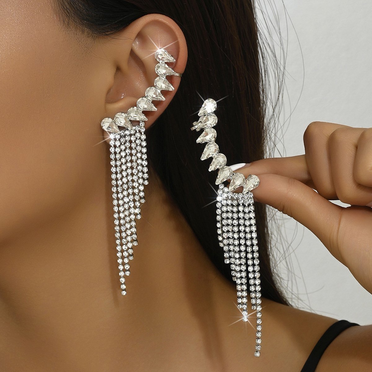 European And American New Fashion Light Luxury High-End Rhinestone Tassel Earrings, Ear Clips, Integrated Earrings, Long Style, Sweet And Cool, Versatile - Image 3