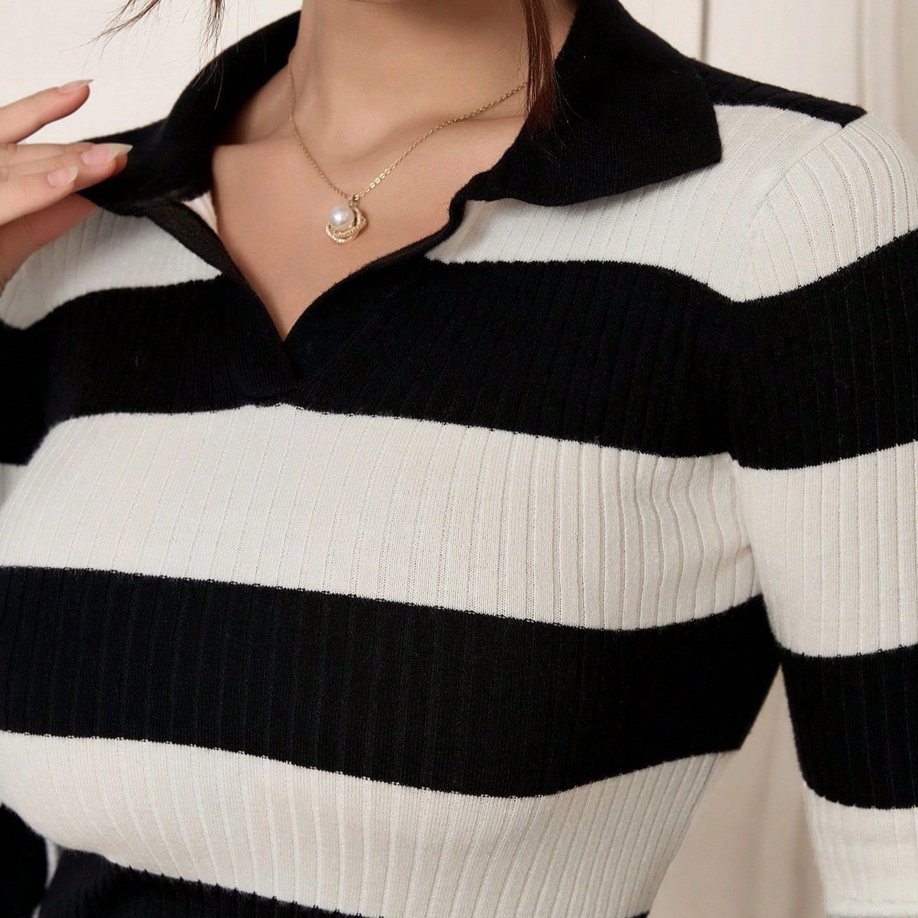 Pullover Knit Sweater With Long Sleeves - Image 5