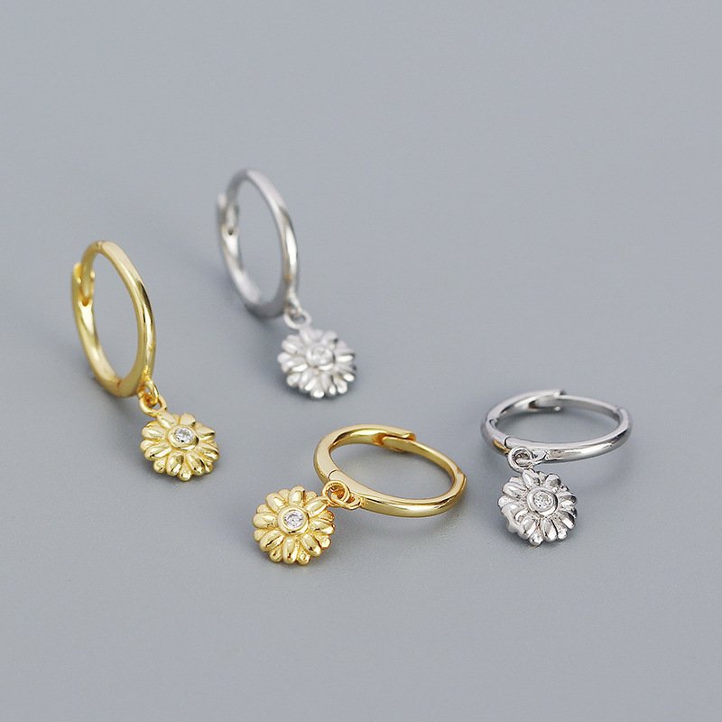 Fashionable And Minimalist Floral Ear Clips For Women