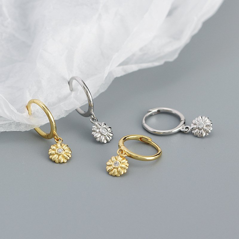 Fashionable And Minimalist Floral Ear Clips For Women - Image 6