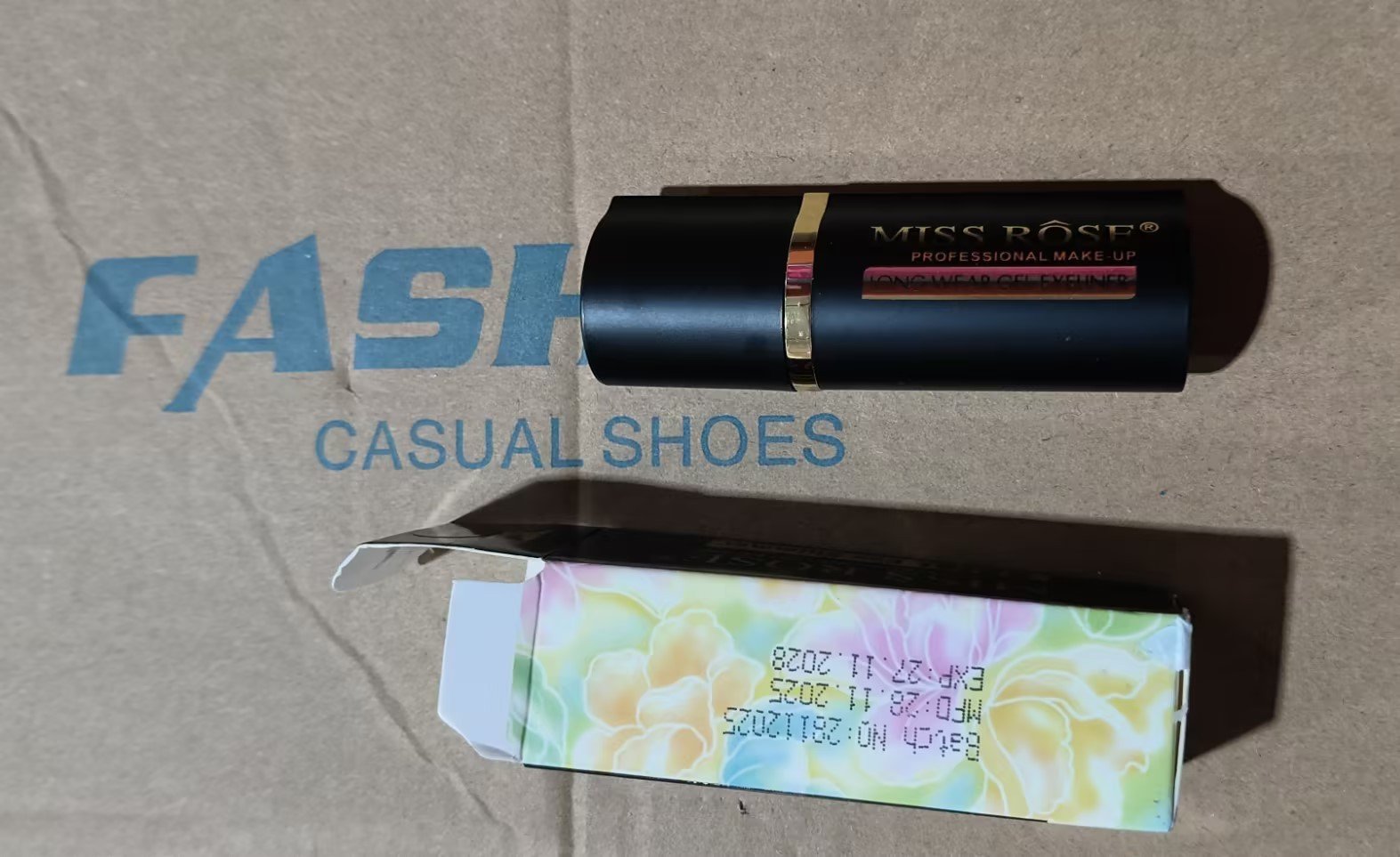 Waterproof Black Eyeliner - Image 6