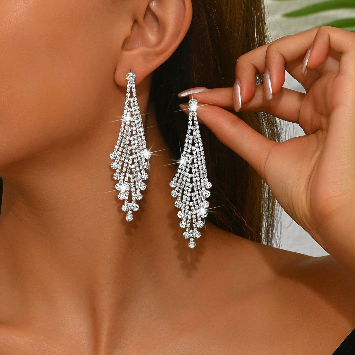 Exaggerated And Dazzling Geometric Rhombus Earrings With Full Rhinestones For Women, Fashionable And High-End Rhinestone Tassel Earrings - Image 2