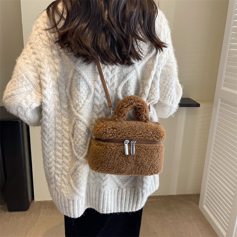 Autumn And Winter Lamb Wool Niche Popular Women's Bags Plush Portable - Image 5